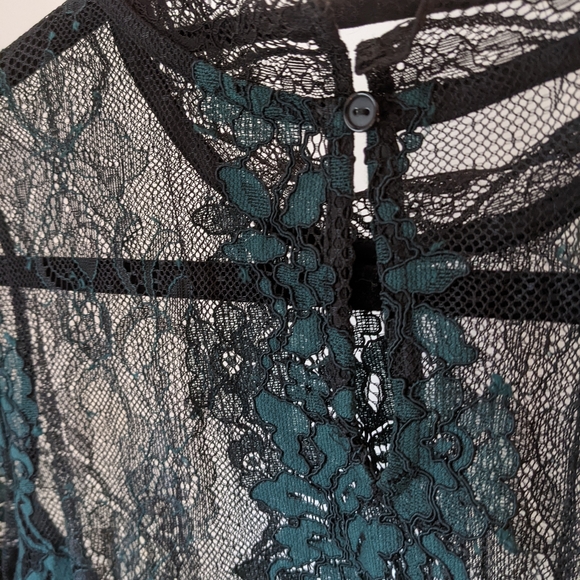 Teal/Black lace blouse. Size M. - Picture 4 of 4
